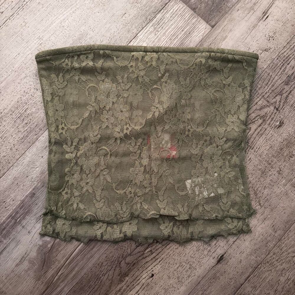 Edikted Women's Green and Khaki Crop-top